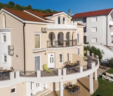 Jurkovic 4 * קומרנה