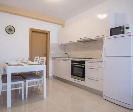 Jurkovic 4 דירה קומרנה