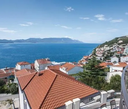 Jurkovic 4 * קומרנה