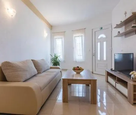 Jurkovic 4 דירה *