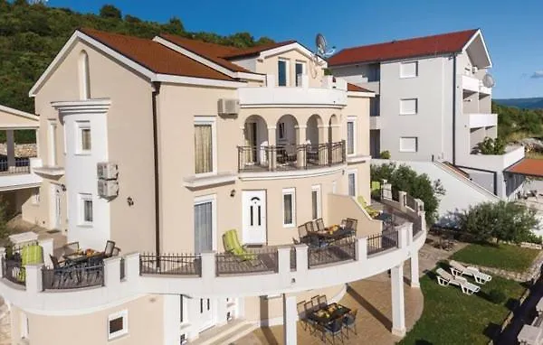 Jurkovic 4 * Komarna